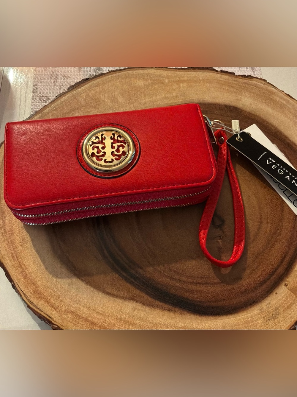 🌙✨NWT 🏷️ Isabelle Red Vegan Leather Wristlet Wallet Gold-Tone Detail - Picture 4 of 6